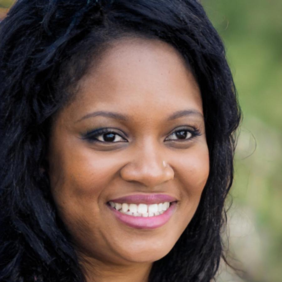 Portrait of Dao, Senior Financial Analyst